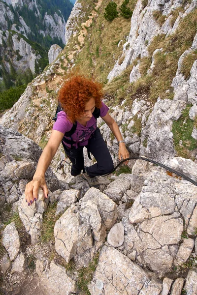 Woman Free Climbing Ferrata Rocky Mountains — Stock Photo, Image