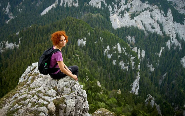 Mujer Escalada Libre Una Vía Ferrata Las Montañas Rocosas — Foto de Stock