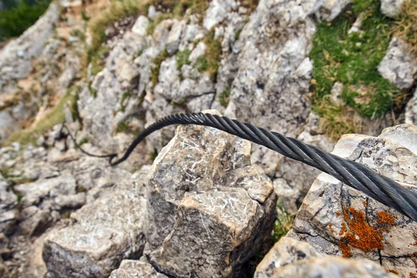 Hiking trail with safety cables — Stock Photo, Image