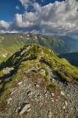 Yaz aylarında yüksek rocky Dağları'nın üstten görünüm