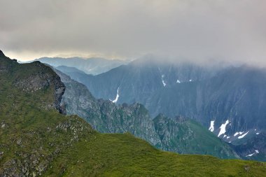 Yağmur önce yaz aylarında yüksek rocky Dağları'nın peyzaj