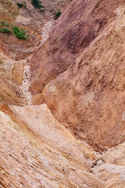 Malowniczy Widok Erozji Ruginoasa Pit Góry Apuseni Rumunia — Zdjęcie stockowe