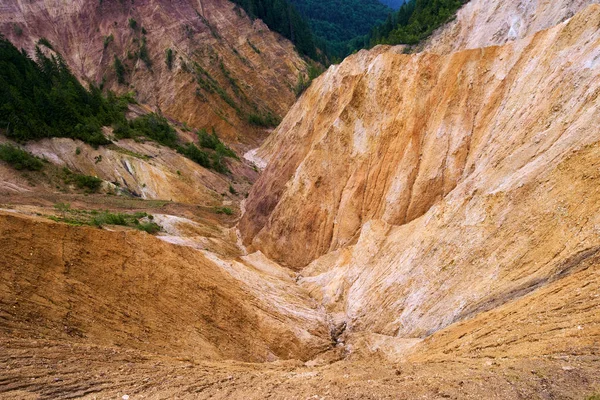 Malebný Pohled Eroze Ruginoasa Pit Pohoří Apuseni Rumunsko — Stock fotografie