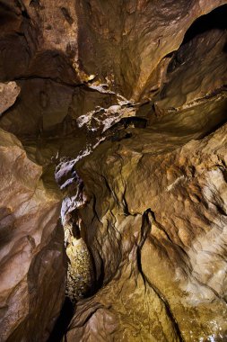 Bir mağarada ile çeşitli speleothems ile mağara