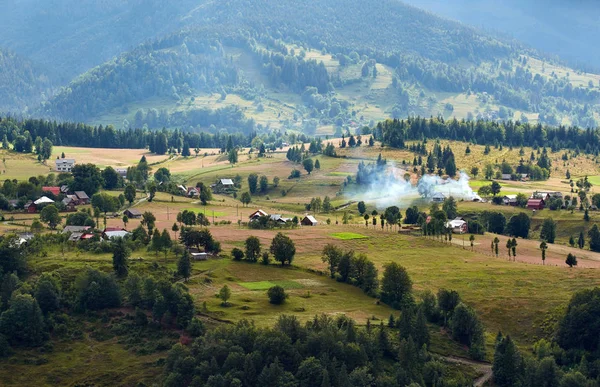 Aerial View Village Mountains Covered Forests — Stock Photo, Image