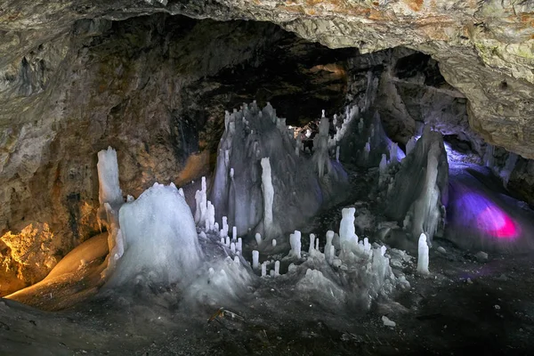 Glaciar Subterráneo Cueva Scarisoara Montañas Apuseni Rumania — Foto de Stock