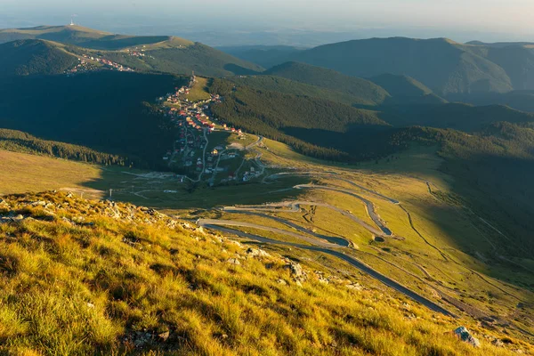 Vue Aérienne Une Station Sur Une Montagne — Photo