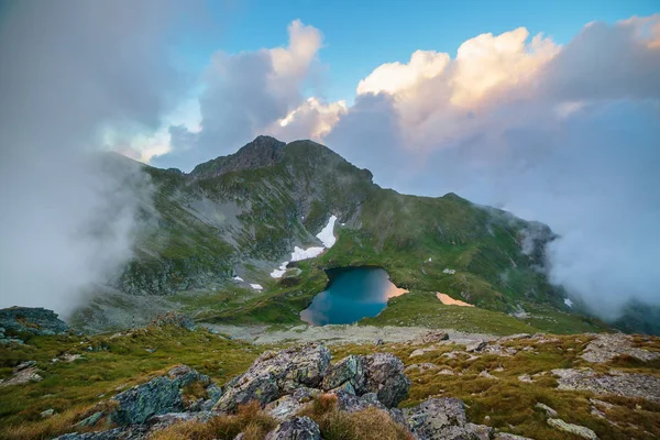 Krajobraz Polodowcowe Jezioro Capra Fagaras Góry Rumunia — Zdjęcie stockowe