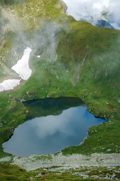 Paisagem Com Lago Glacial Capra Fagaras Montanhas Roménia — Fotografia de Stock