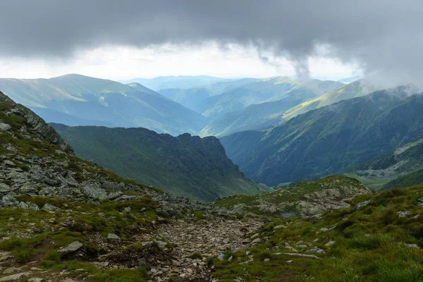 Alpská Krajina Turistickou Stezkou Vedoucí Horu Mlze — Stock fotografie