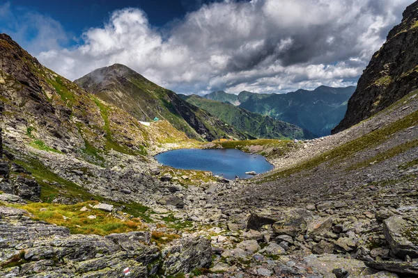 Pintoresco Paisaje Con Lago Glacial Azul Las Montañas Rocosas — Foto de Stock