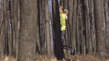 Bir spor salonunda poz kadın