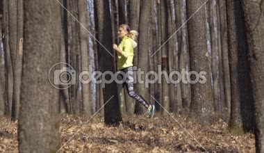 Bir spor salonunda poz kadın