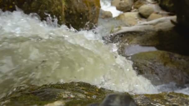 Краса Водоспаду Рухається Камені Вдень Повільний Рух — стокове відео