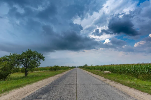Estrada Vazia Antes Chuva Desaparecer Distância — Fotografia de Stock