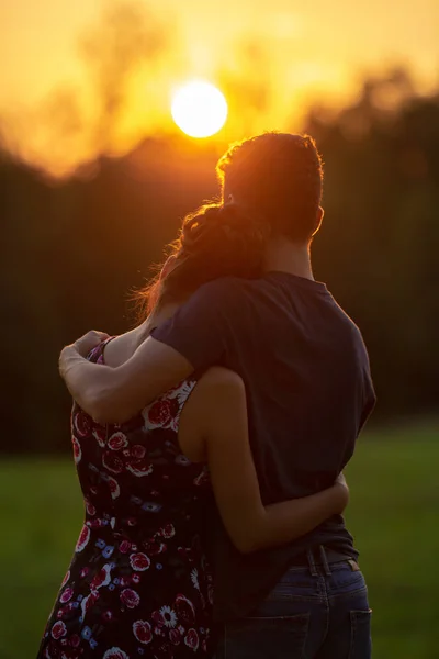 Adorável Jovem Casal Pôr Sol Close Tiro — Fotografia de Stock