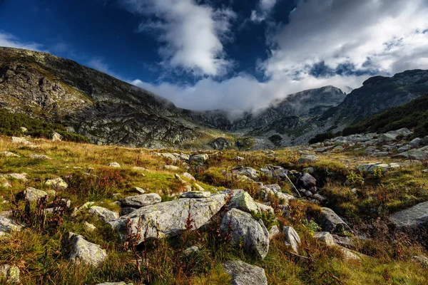 Dağ Hiking Trail Pitoresk Yatay — Stok fotoğraf