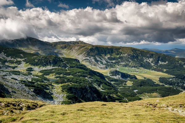 Dağ Hiking Trail Pitoresk Yatay — Stok fotoğraf