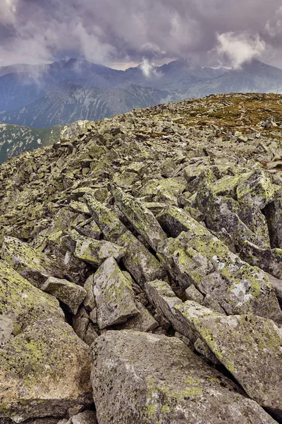 Landschaft Mit Hohen Felsigen Bergen Sommer — Stockfoto