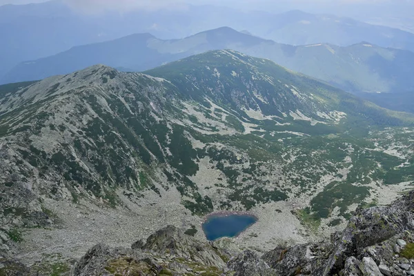 Dağları Nda Buzul Gölü Ile Peyzaj — Stok fotoğraf