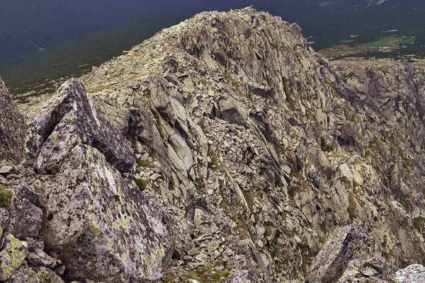 Krajina Vysoké Skalnaté Hory Létě — Stock fotografie