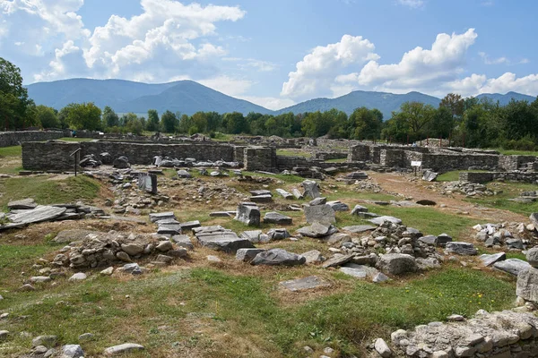 Ruiny Starożytnej Twierdzy Rzymskiej Wykopaliskach Archeologii — Zdjęcie stockowe