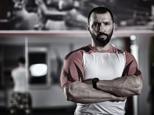 Entrenador Fitness Seguro Motivado Posando Gimnasio —  Fotos de Stock