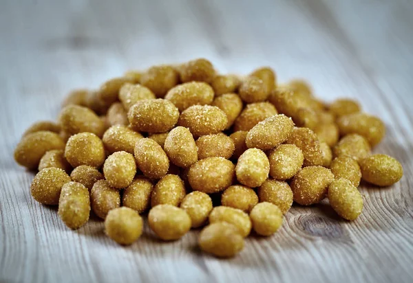 Closeup Pile Coated Peanuts Wooden Board — Stock Photo, Image