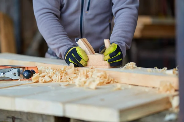 Woodworking Man Using Hand Planer Pine Wood — Stock Photo, Image