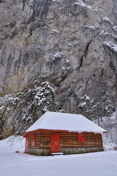 Refugio Madera Granero Las Montañas Durante Invierno — Foto de Stock