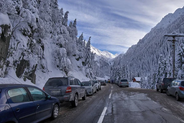 Cartisoara Rumänien Januar 2019 Parkende Autos Und Touristen Fuße Des — Stockfoto