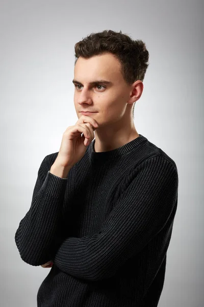 Nadenkend Jongeman Met Hand Kin Verloren Gedachten — Stockfoto