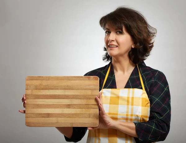 Woman Cook Holding Wooden Board Copyspace — Stock Photo, Image