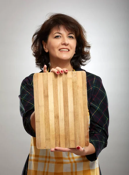Woman Cook Holding Wooden Board Copyspace — Stock Photo, Image