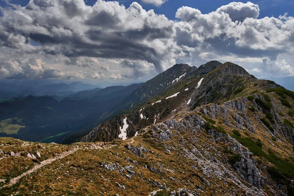 Rocky Dağları ve hiking trail ile manzara