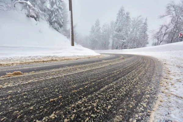 Paisaje Con Carretera Montaña Invierno — Foto de Stock