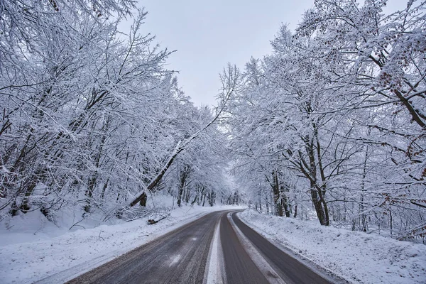 Paesaggio Con Strada Montagna Inverno — Foto Stock