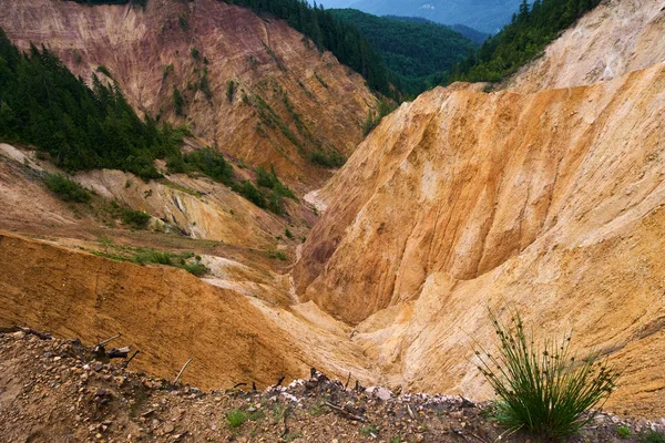 Erosional Pohled Ruginoasa Pit Pohoří Apuseni Rumunsko — Stock fotografie