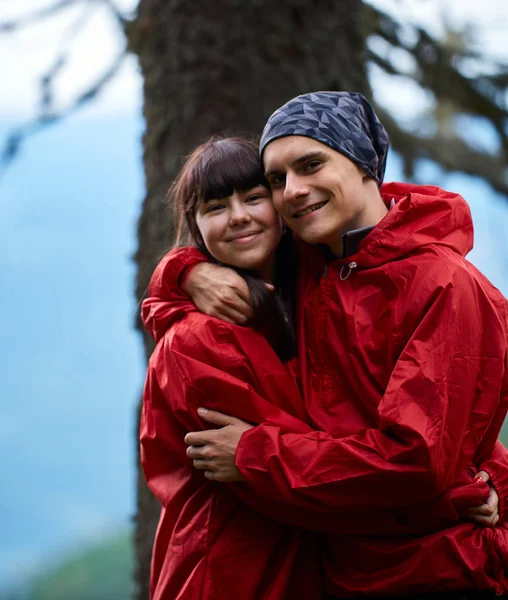 Young Couple Rain Coats Hiking Highlands — Stock Photo, Image