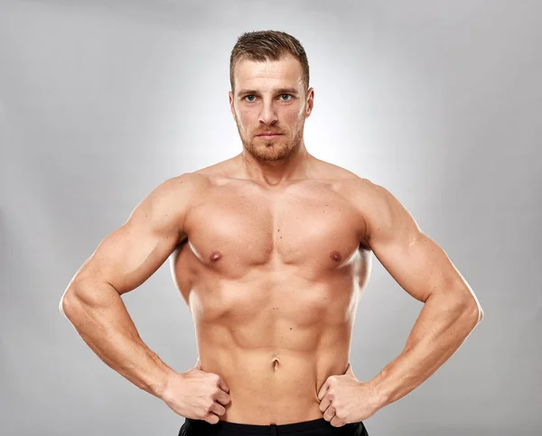 Fitness Model Portrait Gray Background Studio Shot — Stock Photo, Image