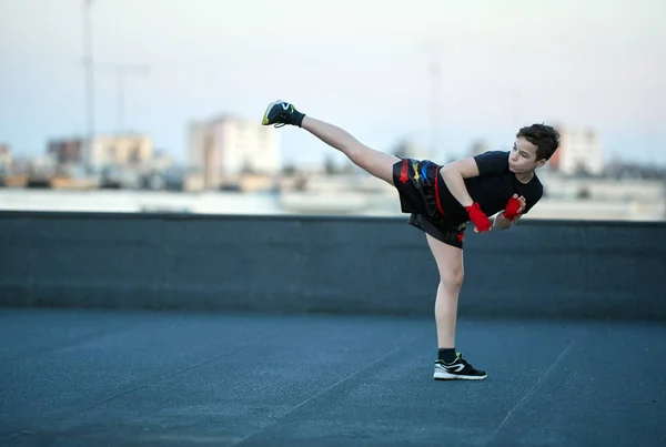 Boy Fighter Training Roof Buildings Blurred Background — Stock Photo, Image