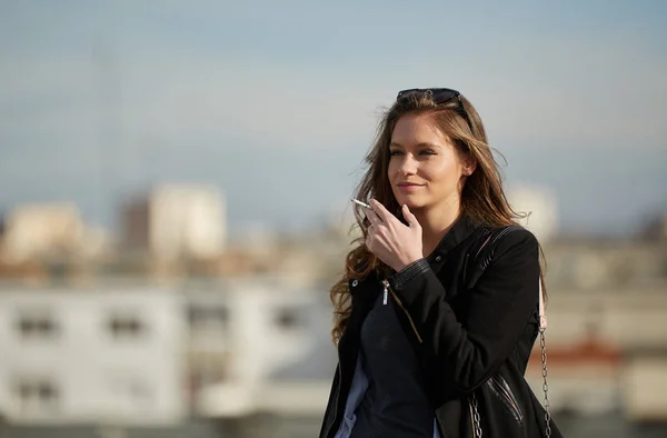 Portrait Woman Smoking Cigarette Urban Environment — Stock Photo, Image