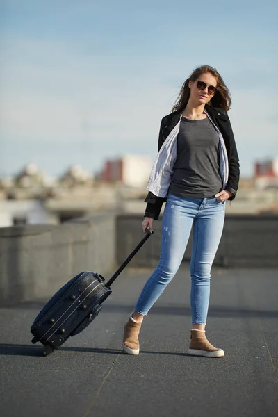 Retrato Dof Poco Profundo Una Hermosa Mujer Entorno Urbano — Foto de Stock