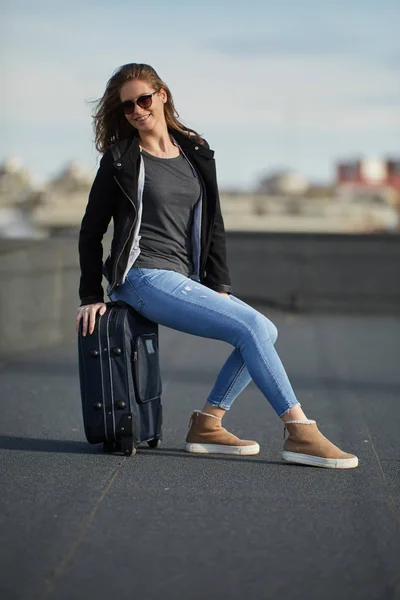 Retrato Dof Poco Profundo Una Hermosa Mujer Entorno Urbano — Foto de Stock