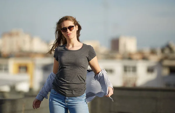 Retrato Dof Poco Profundo Una Hermosa Mujer Entorno Urbano —  Fotos de Stock