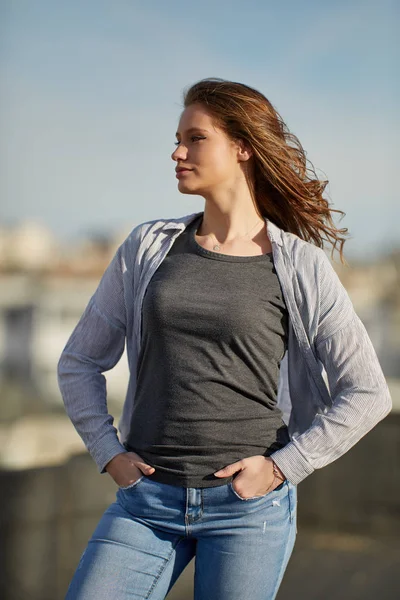 Retrato Dof Poco Profundo Una Hermosa Mujer Entorno Urbano — Foto de Stock