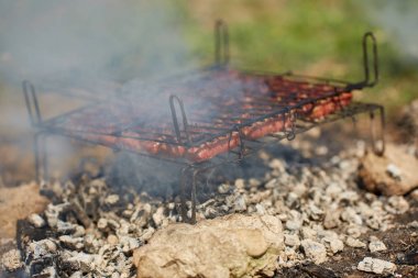 Et rulokırsal açık ızgara ediliyor