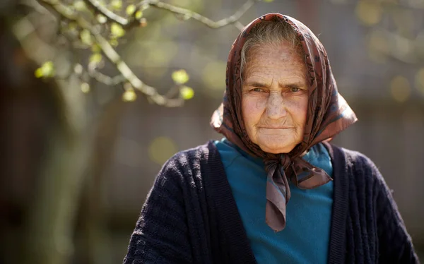 Alte Landfrau Nahaufnahme Freien Erschossen — Stockfoto