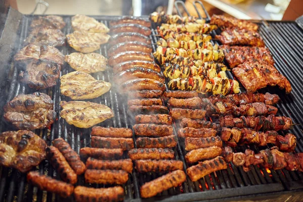 Variedade Carne Sendo Grelhada Livre — Fotografia de Stock