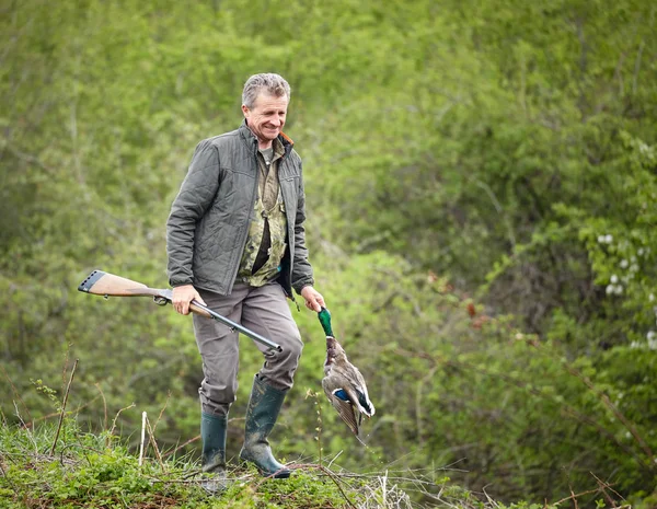 Chasseur Avec Fusil Double Canon Tenant Canard — Photo